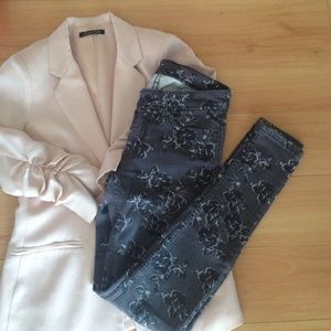 **MOVING SALE** Levi's Floral Skinny Jeans